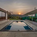 Pavna Lakeview A/C Cottage