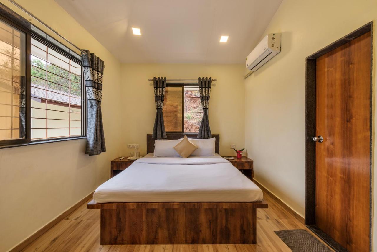 Pavna Lakeview A/c *