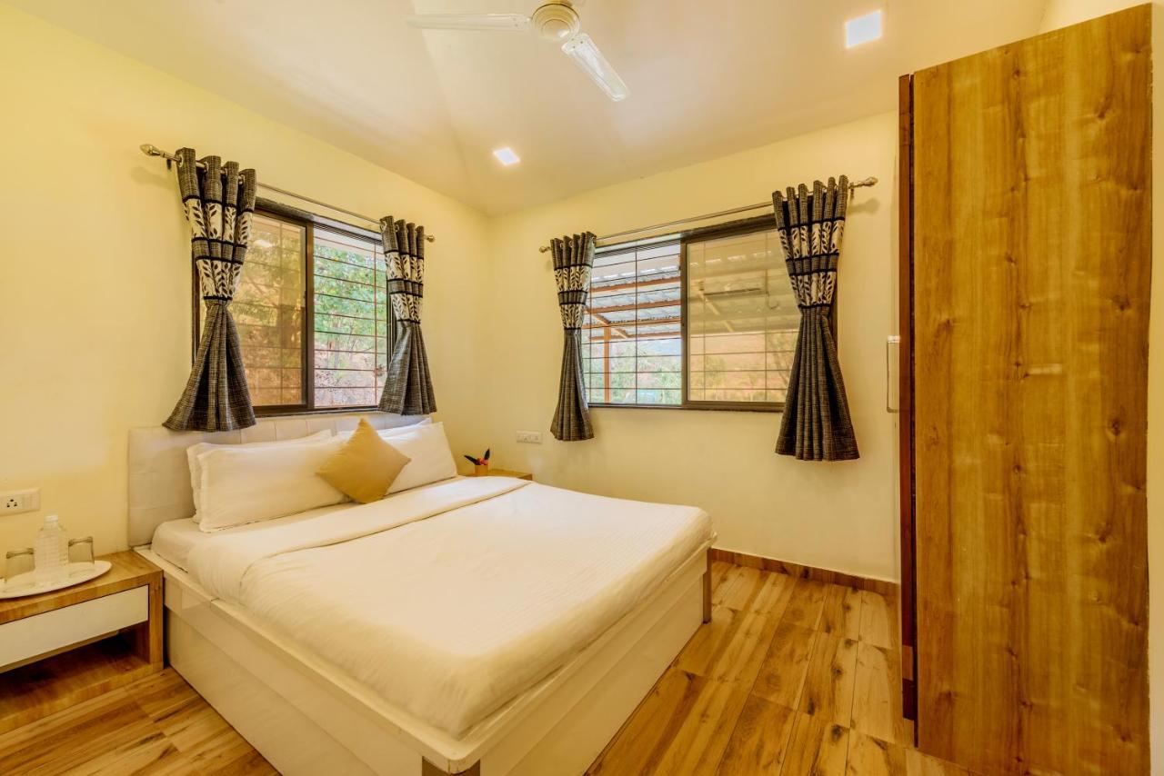 Pavna Lakeview A/c * Pune